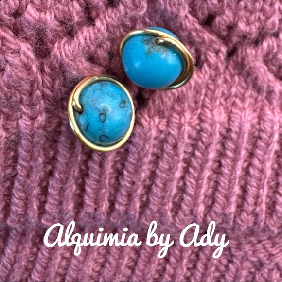 SLEEPING BEAUTY TURQUOISE GOLD  STUDS EARRINGS - Picture 1 of 1
